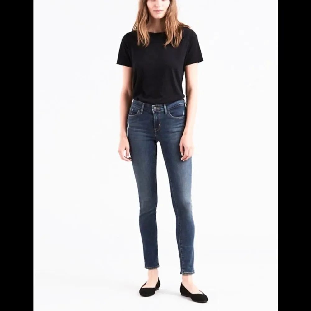 Levi’s 711 skinny mid rise jeans 27